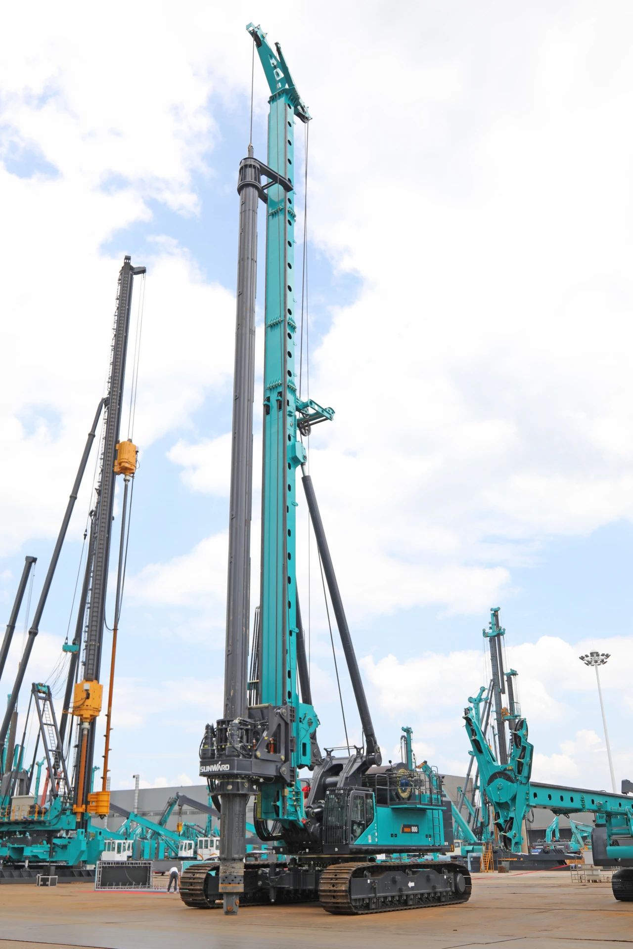 “破紀(jì)錄王者”再出征！山河智能SWDM800旋挖鉆機(jī)成功交機(jī)