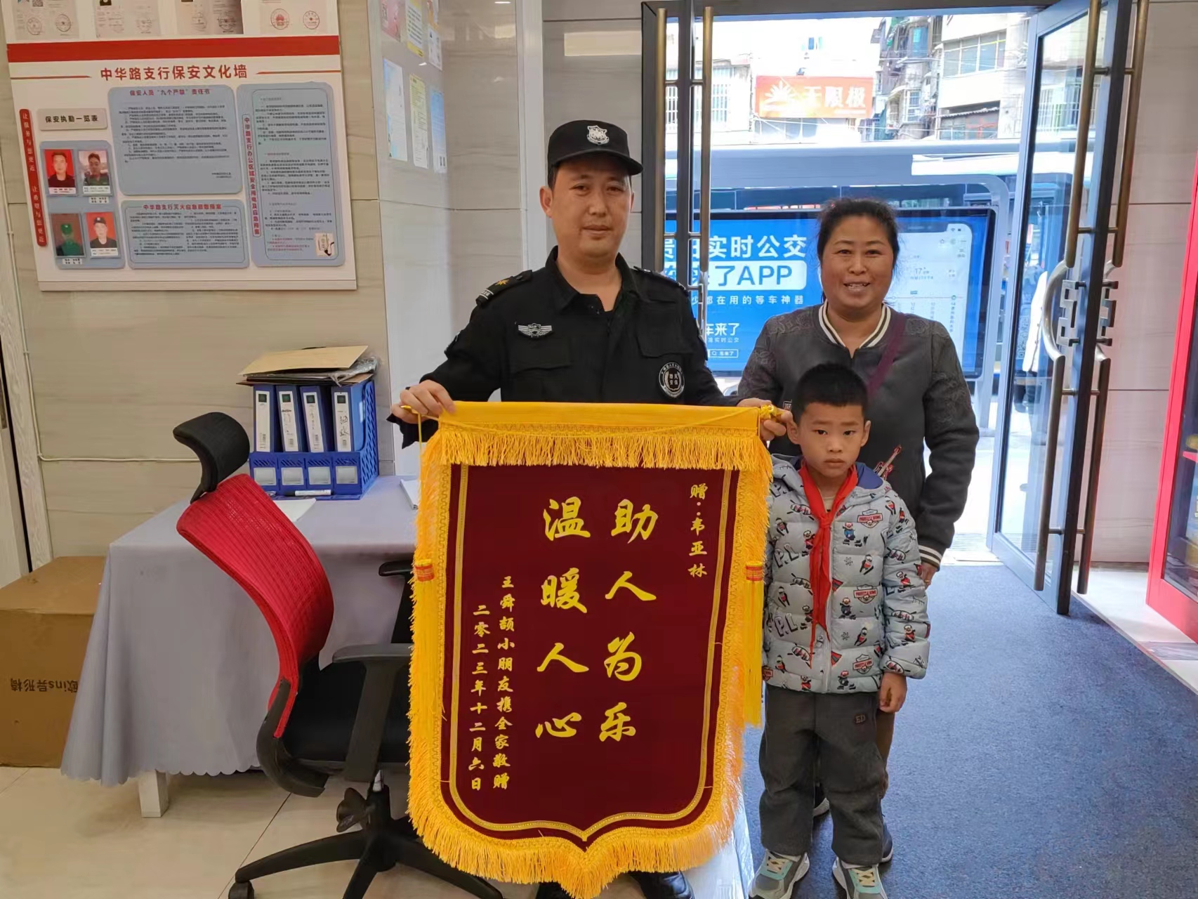 �f����ͬ־���˺���