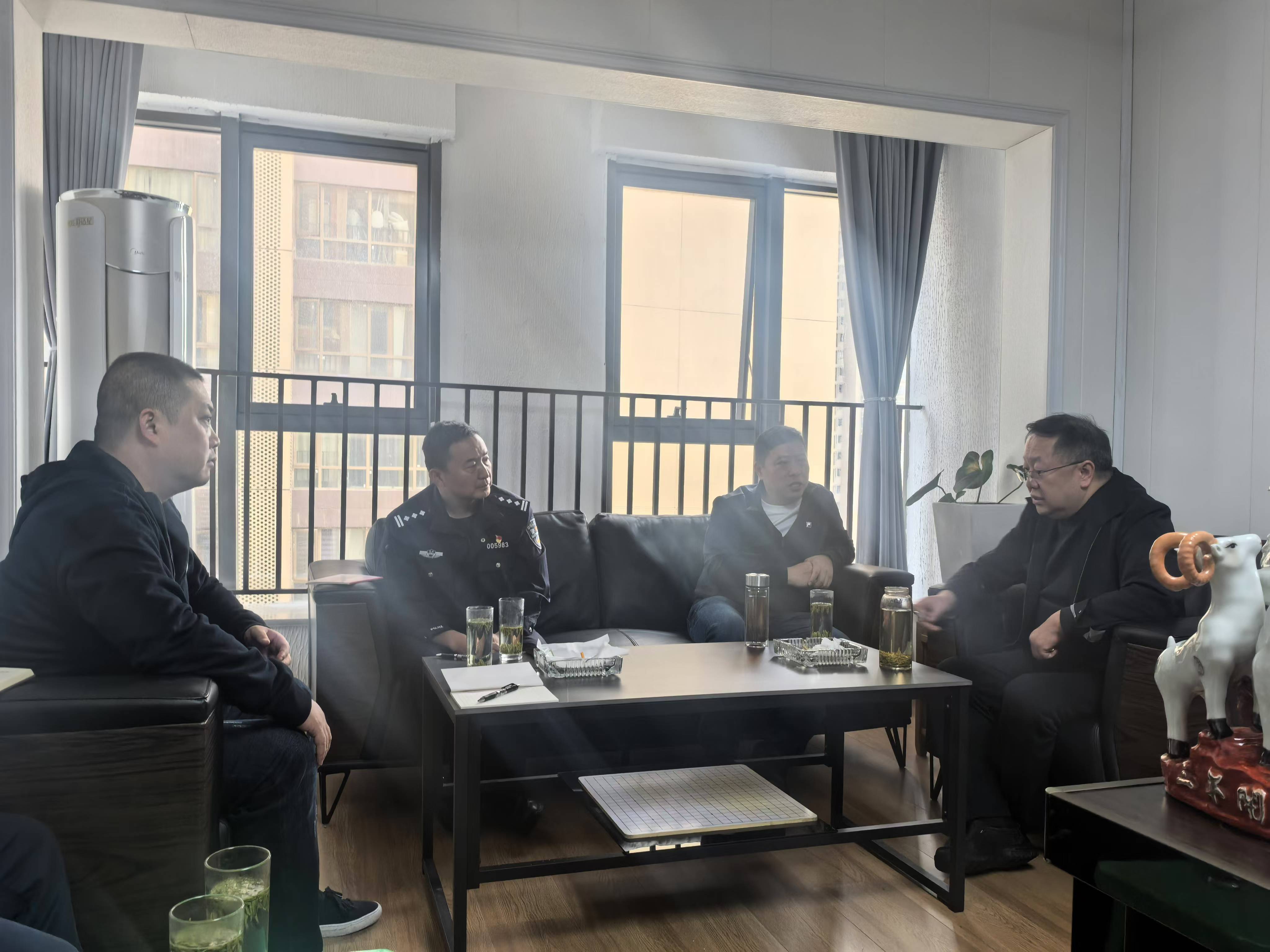 �Ǝr�^(q��)����ί�I(l��ng)��(d��o)���־��I(l��ng)��(d��o)�W�R��˾ҕ�칤��